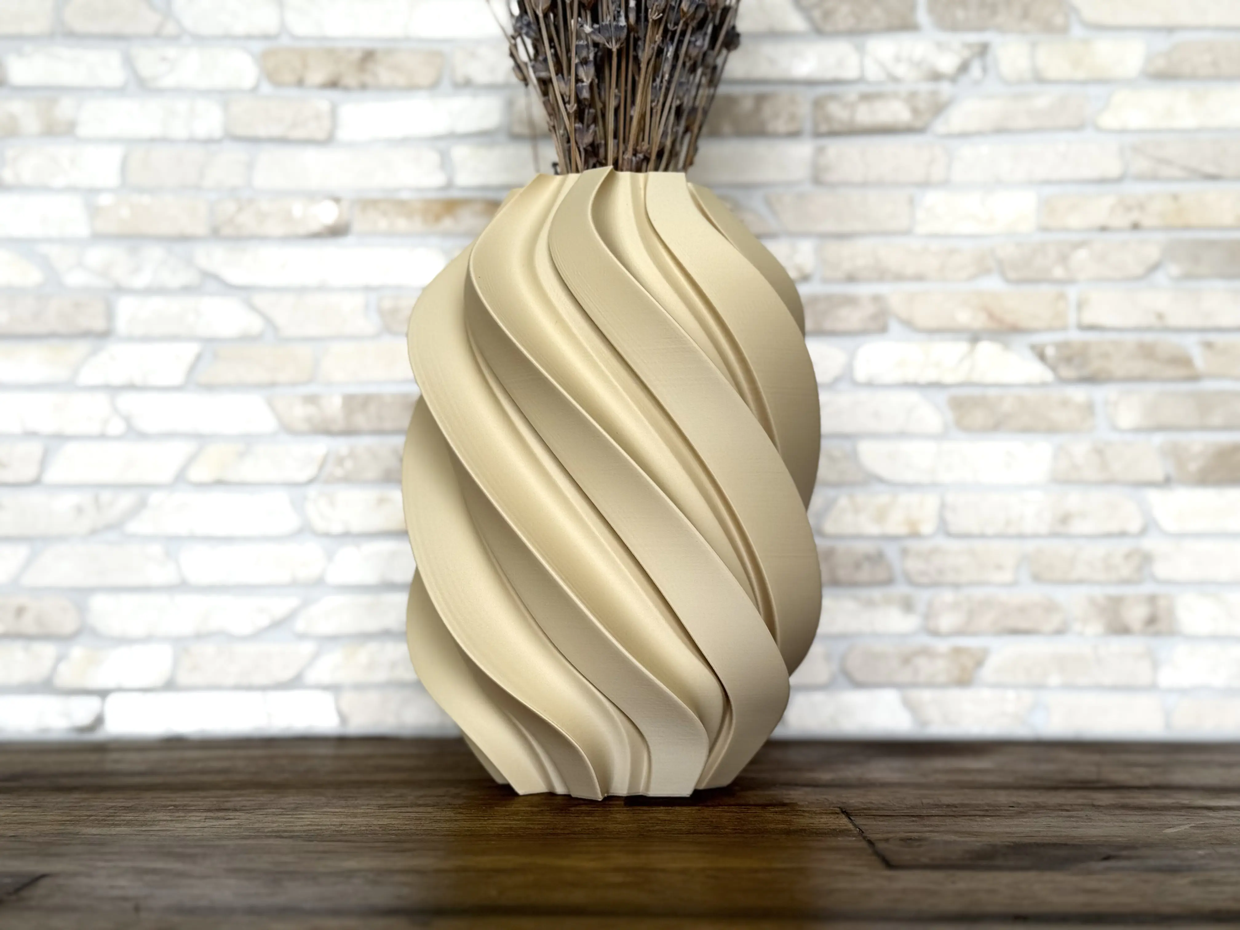 Декоративна ваза Contemporary Spiral — стена вдясно · wall-on-right · стена вдясно