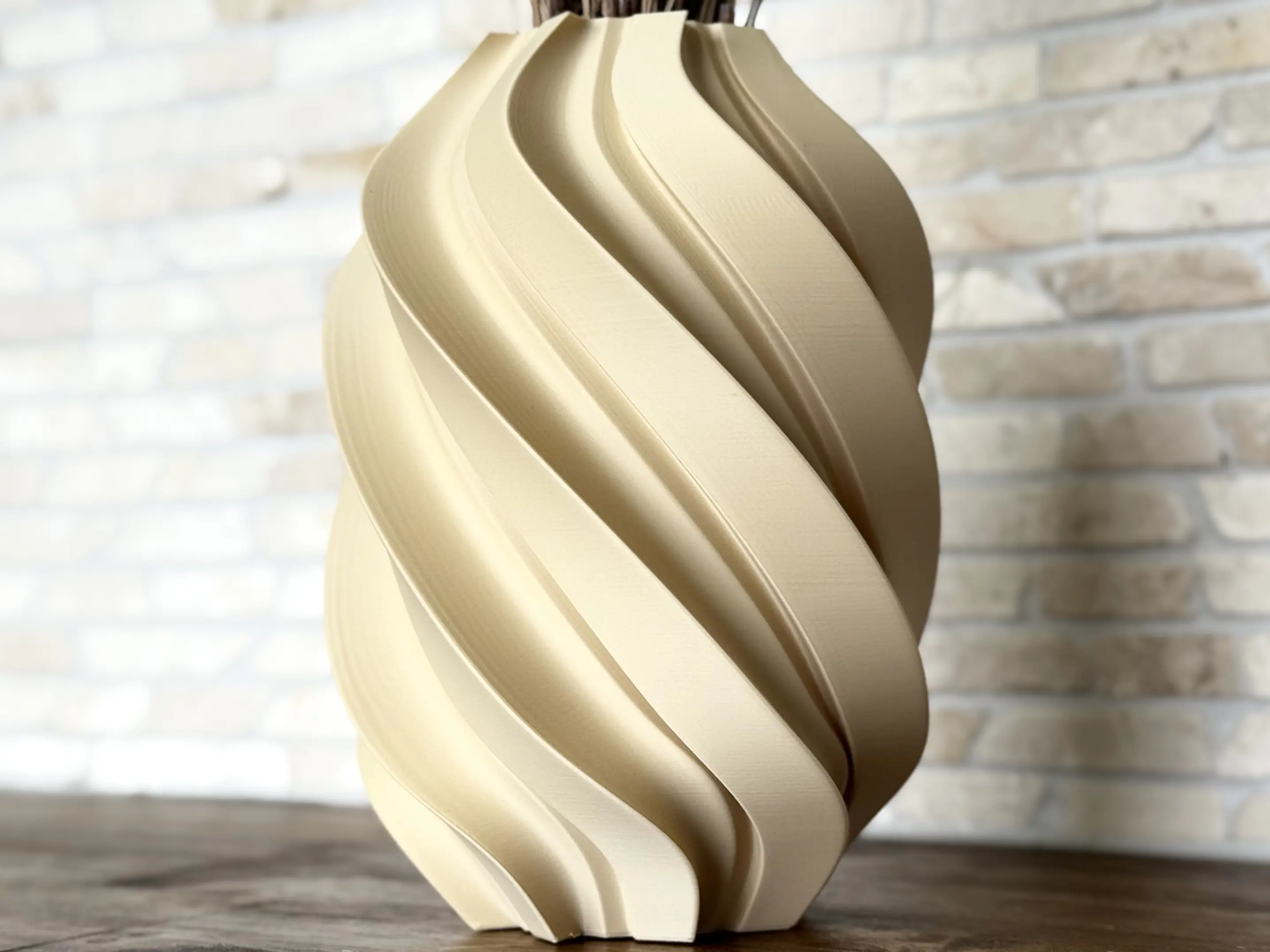 Детайл на декоративна ваза Contemporary Spiral